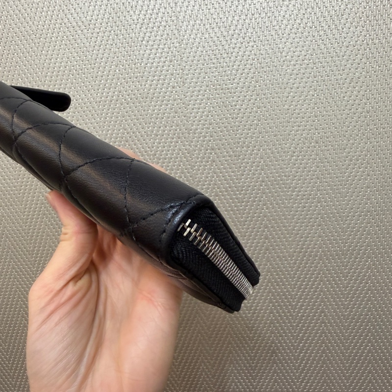 Chanel 黑羊皮銀釦星星水鑽Logo拉鏈零錢卡包-9