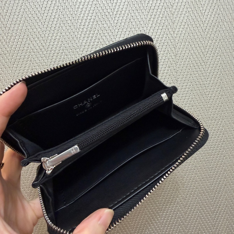 Chanel 黑羊皮銀釦星星水鑽Logo拉鏈零錢卡包-10