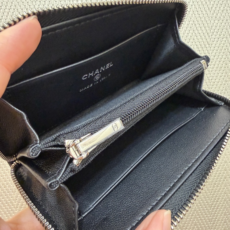 Chanel 黑羊皮銀釦星星水鑽Logo拉鏈零錢卡包-11