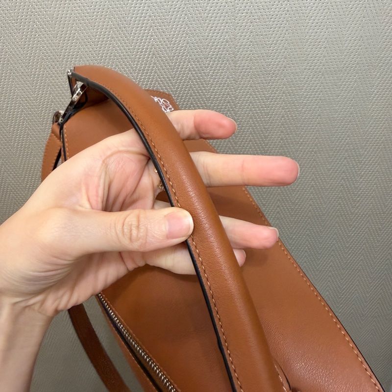 Loewe 焦糖牛皮銀釦Puzzle小號手提斜背包-3
