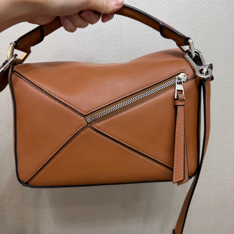 Loewe 焦糖牛皮銀釦Puzzle小號手提斜背包-4