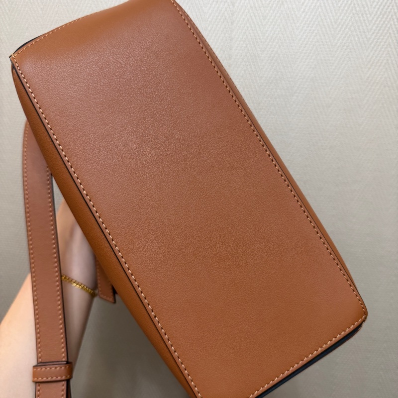 Loewe 焦糖牛皮銀釦Puzzle小號手提斜背包-5