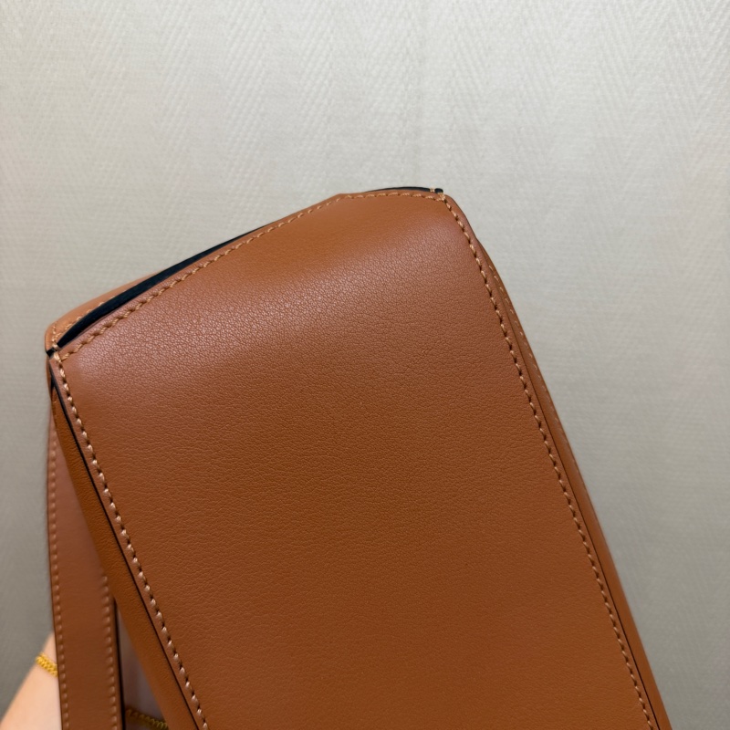 Loewe 焦糖牛皮銀釦Puzzle小號手提斜背包-6