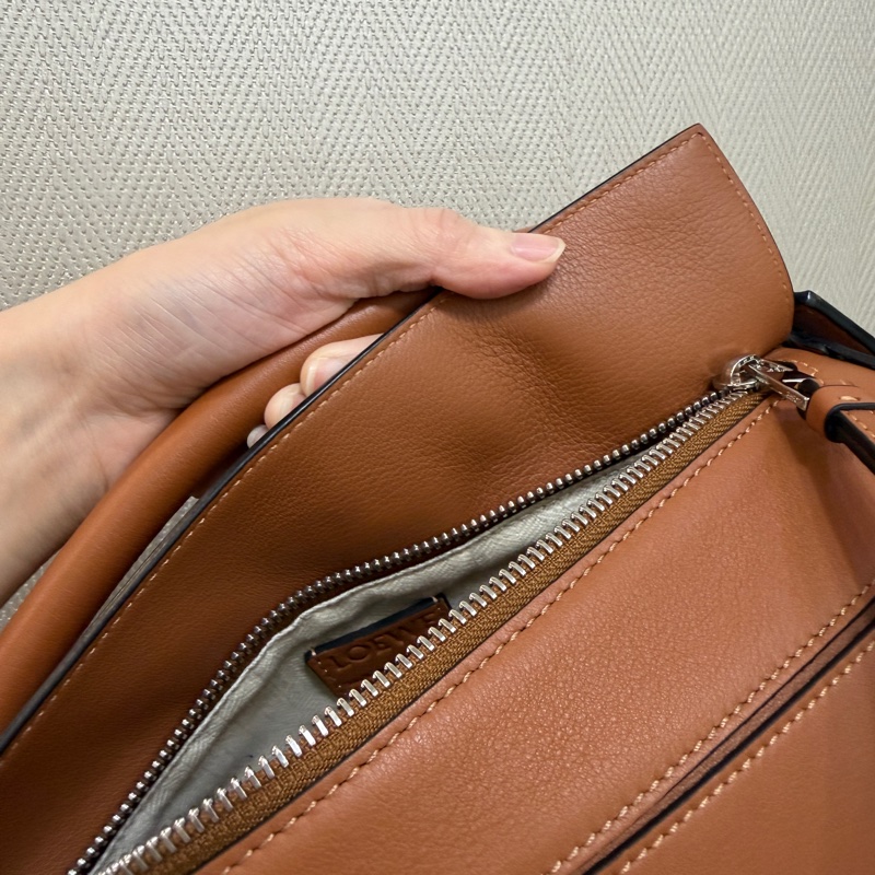 Loewe 焦糖牛皮銀釦Puzzle小號手提斜背包-9