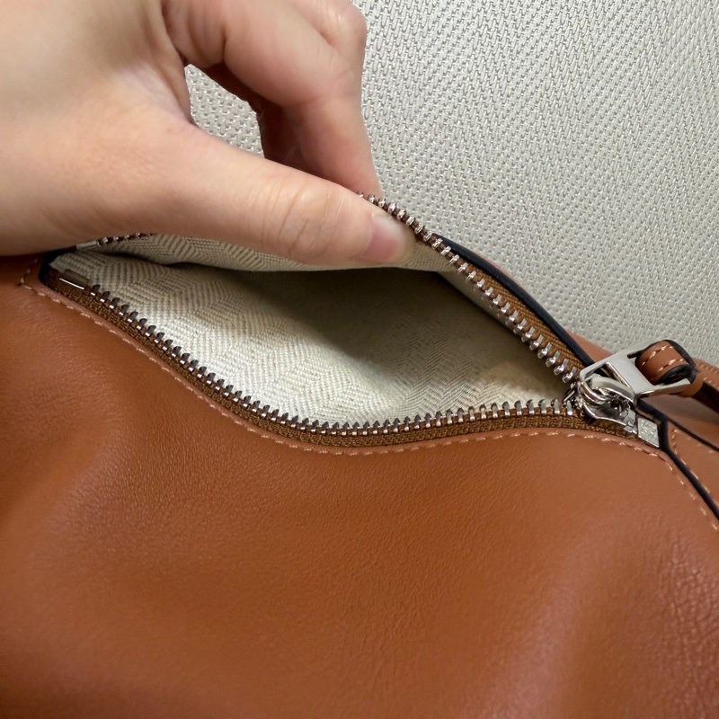 Loewe 焦糖牛皮銀釦Puzzle小號手提斜背包-10