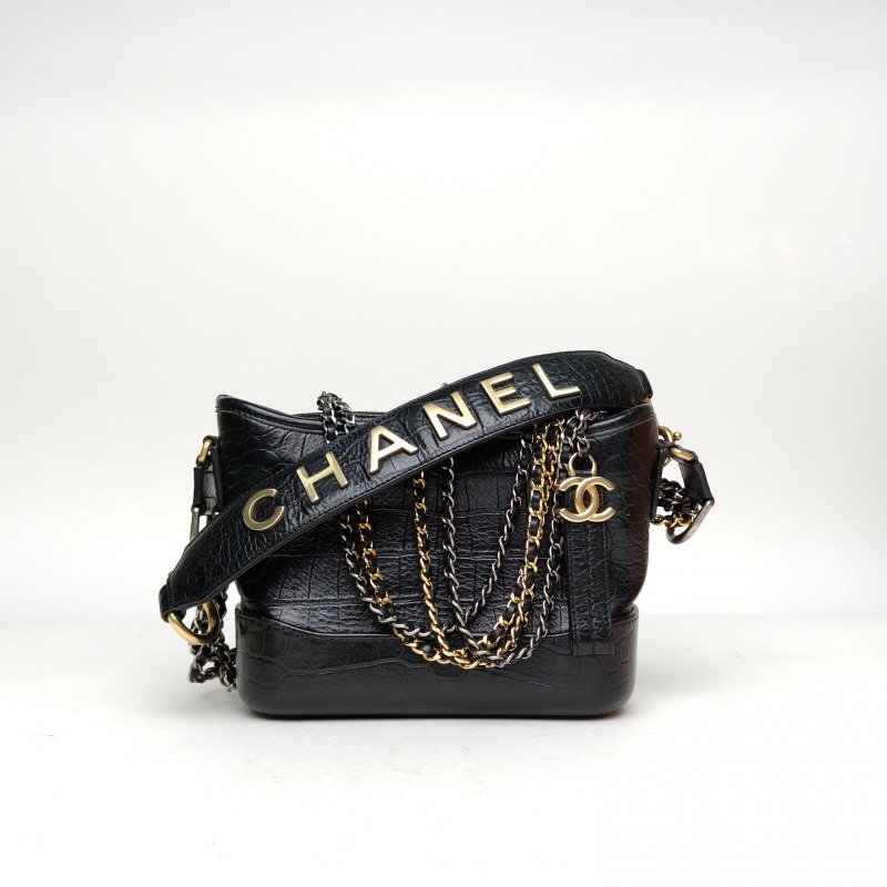 CHANEL GABRIELLE流浪小號20黑色牛皮28開金銀扣鱷魚壓紋寬LOGO手提肩背包-0