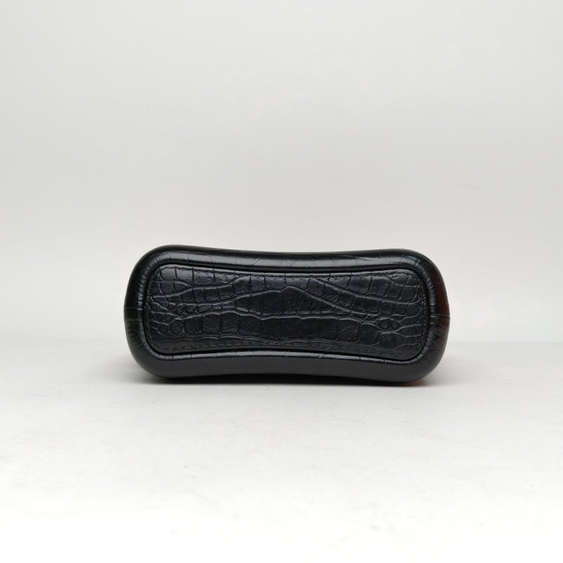 CHANEL GABRIELLE流浪小號20黑色牛皮28開金銀扣鱷魚壓紋寬LOGO手提肩背包-4