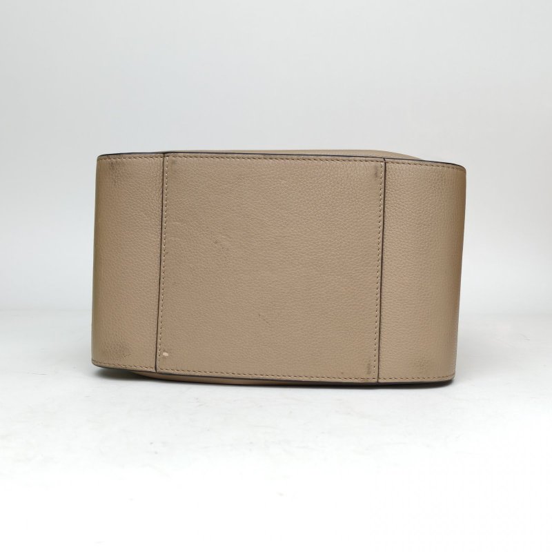 LOEWE Hammock吊床包小號抽繩款牛皮肩背包-4