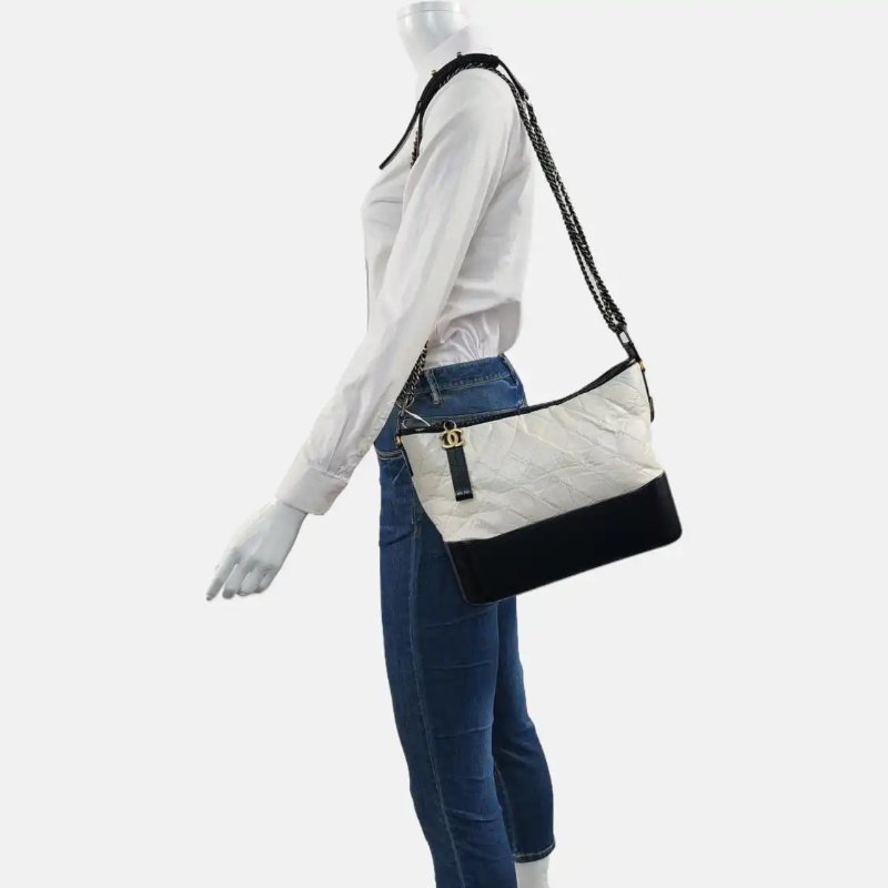 CHANEL GABRIELLE 中號 自色牛皮萎格紋絎縫流浪包單肩包斜挎包-1