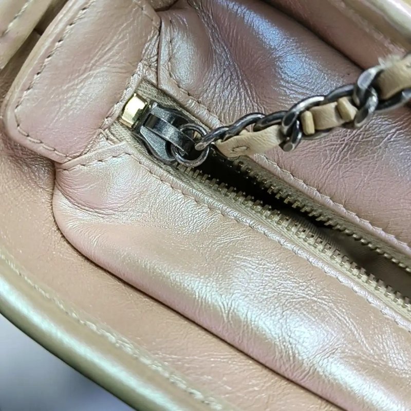 CHANEL GABRIELLE 中號 粉色牛皮菱格紋綉縫流浪包斜挎包單肩包-8