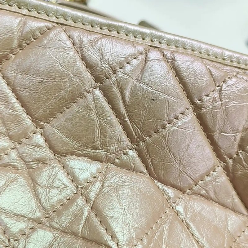 CHANEL GABRIELLE 中號 粉色牛皮菱格紋綉縫流浪包斜挎包單肩包-9
