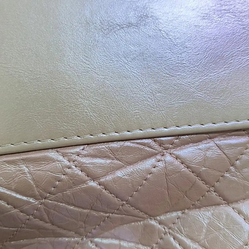 CHANEL GABRIELLE 中號 粉色牛皮菱格紋綉縫流浪包斜挎包單肩包-16