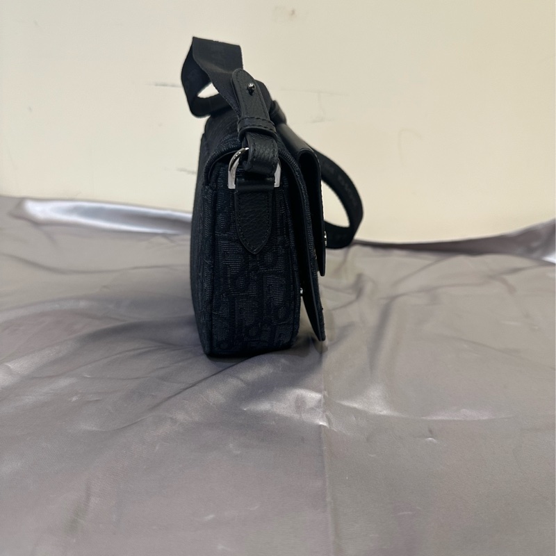 Dior 黑緹花黑牛皮Saddle黑釦翻蓋斜背郵差包1ADPO325YKY-2