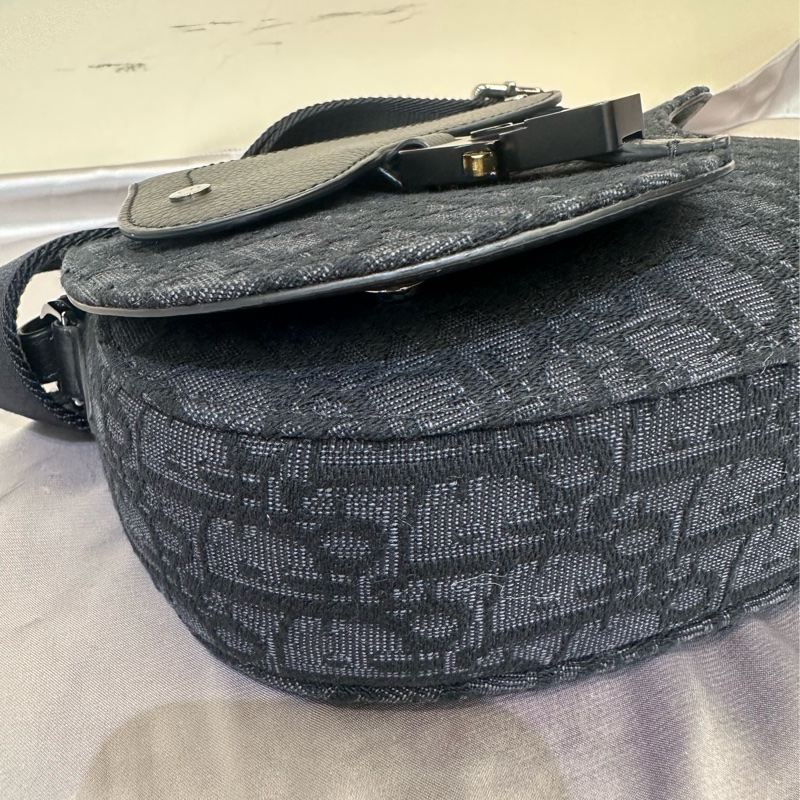 Dior 黑緹花黑牛皮Saddle黑釦翻蓋斜背郵差包1ADPO325YKY-5