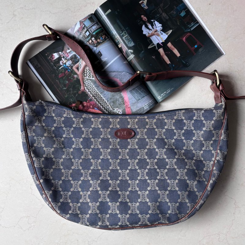 ::Celine:: 經典凱旋門 花紋單寧彎月包 斜背包 肩背包 hobo Pre-Owned 2010 Macadam Denim Crossbody-0