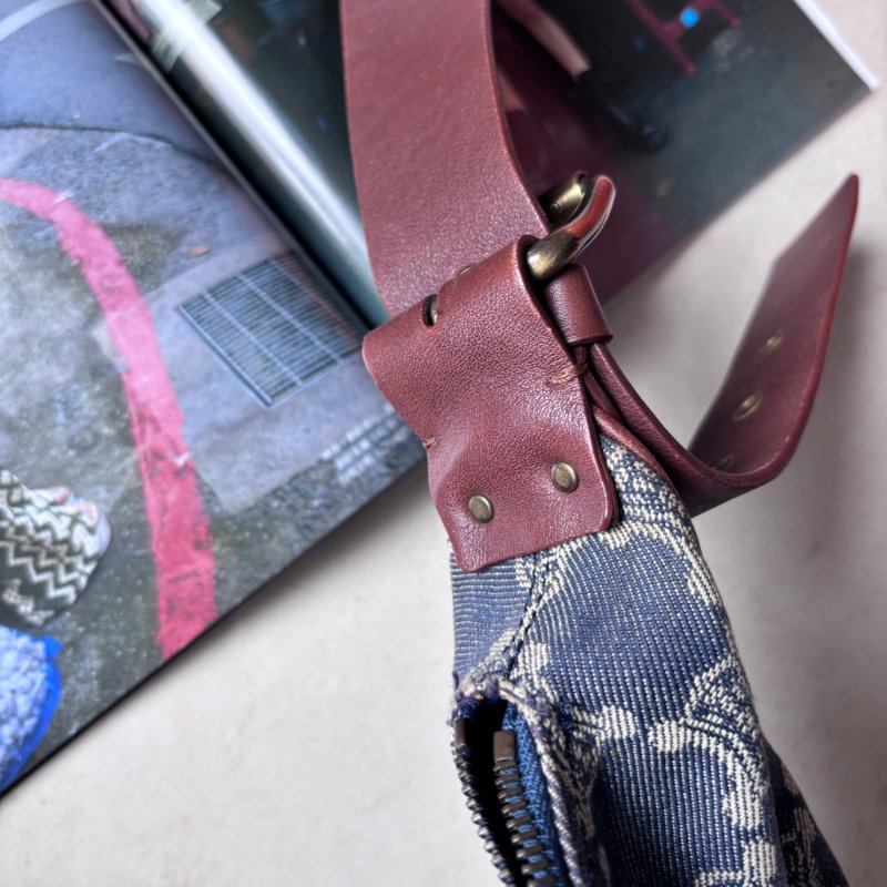 ::Celine:: 經典凱旋門 花紋單寧彎月包 斜背包 肩背包 hobo Pre-Owned 2010 Macadam Denim Crossbody-34