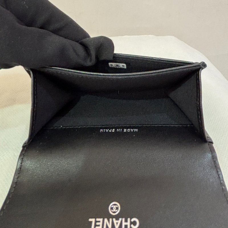 CHANEL黑羊皮銀Logo星星釦式卡包-3