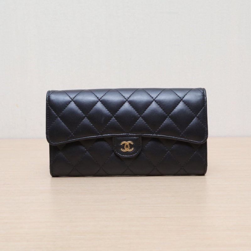 CHANEL CF長款三折口蓋錢包19.5黑色羊皮24開金扣肩背包-1