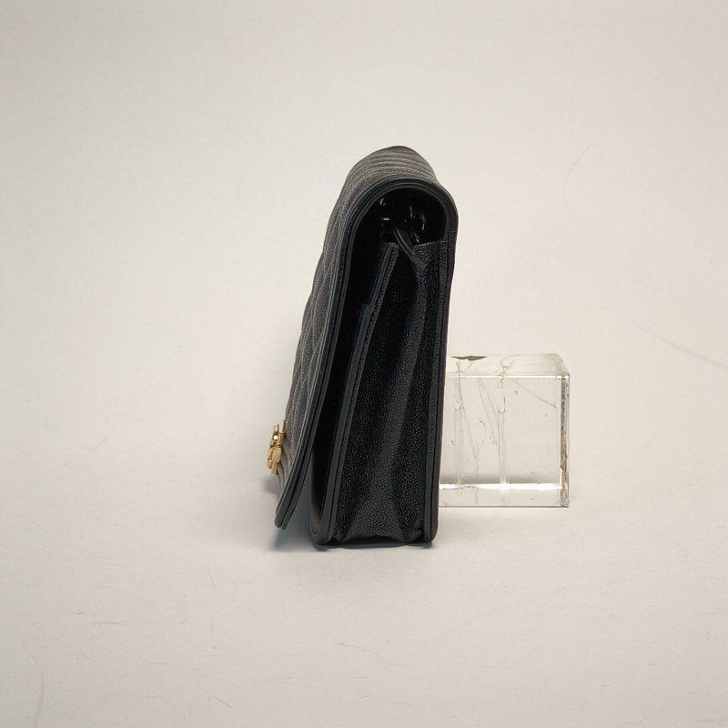 CHANEL LeboyWOC19黑色荔枝牛皮28開金扣菱格紋肩背包-3