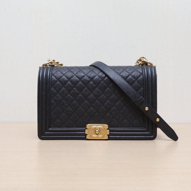 CHANEL Leboy中大號28黑色荔枝牛皮23開金扣菱格紋肩背包-1