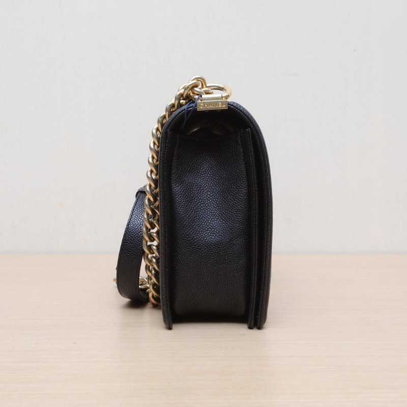 CHANEL Leboy中大號28黑色荔枝牛皮23開金扣菱格紋肩背包-3