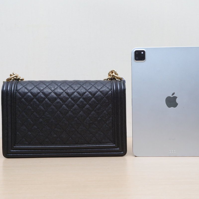 CHANEL Leboy中大號28黑色荔枝牛皮23開金扣菱格紋肩背包-4