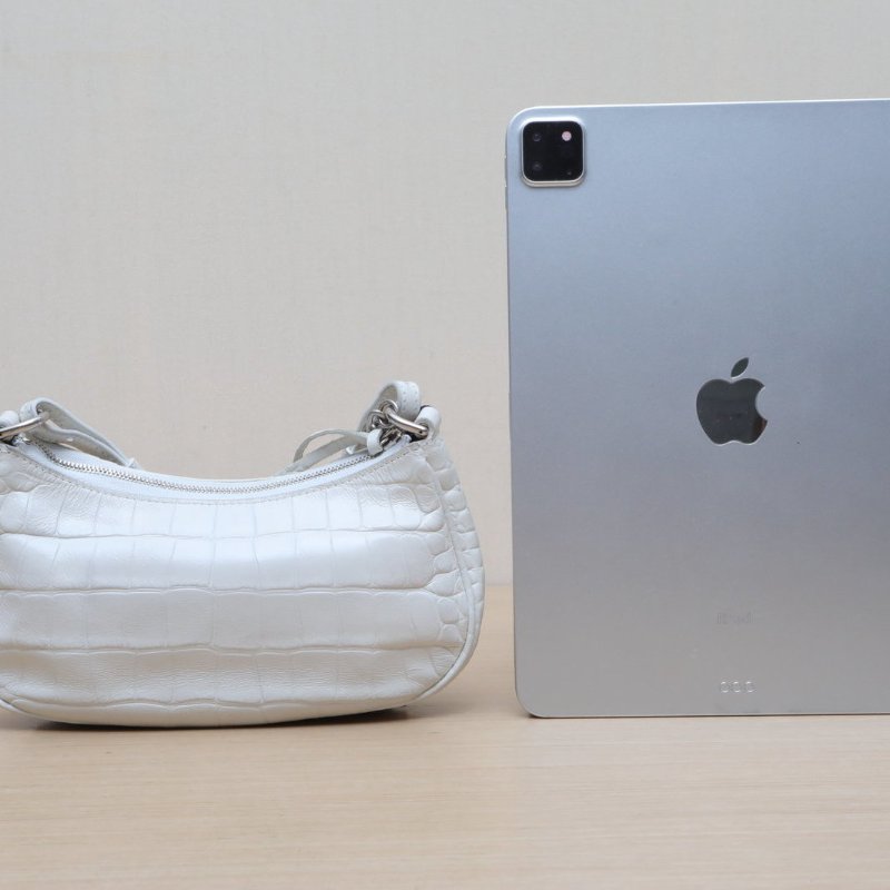 BALENCIAGA LeCagole機車月牙包Mini20白色牛皮肩背包-4