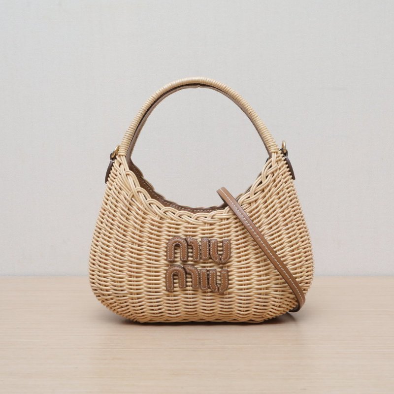 MIU MIU 米色草編金扣hobo新款刺繡刻字徽標編織手提斜挎包肩背包-0