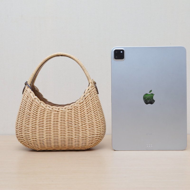 MIU MIU 米色草編金扣hobo新款刺繡刻字徽標編織手提斜挎包肩背包-4