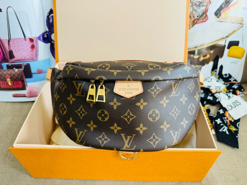 ✨售 二手真品    LOUIS VUITTON LV M43644 經典Monogram 拉鍊腰包/斜背包-0