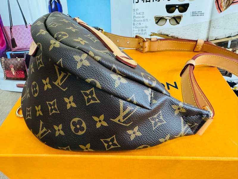 ✨售 二手真品    LOUIS VUITTON LV M43644 經典Monogram 拉鍊腰包/斜背包-7
