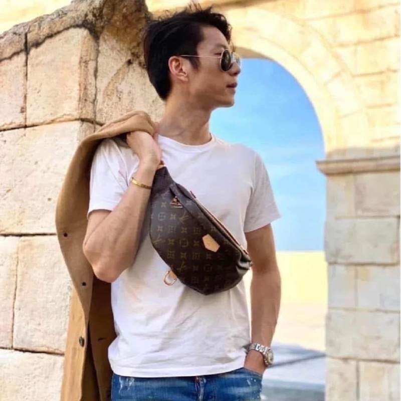 ✨售 二手真品    LOUIS VUITTON LV M43644 經典Monogram 拉鍊腰包/斜背包-10