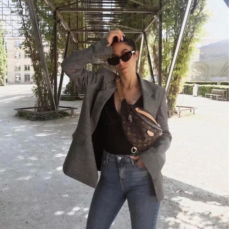 ✨售 二手真品    LOUIS VUITTON LV M43644 經典Monogram 拉鍊腰包/斜背包-14