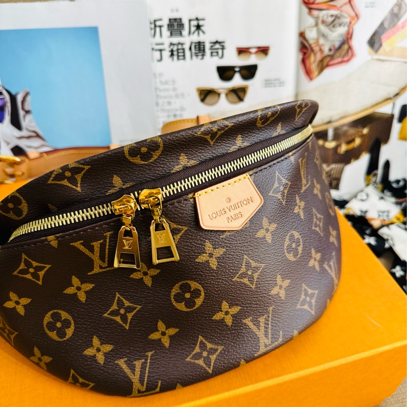✨售 二手真品    LOUIS VUITTON LV M43644 經典Monogram 拉鍊腰包/斜背包-21