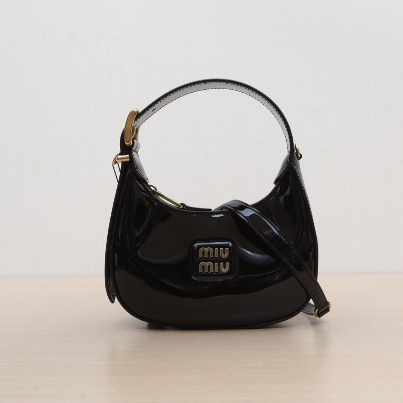 MIU MIU 黑色漆皮新款Wangderhobo肩背包-1