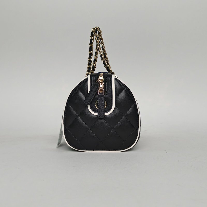 CHANEL 黑白羊皮鐳射標淺金扣25P漫畫系列保齡球包鏈條包肩背包-3