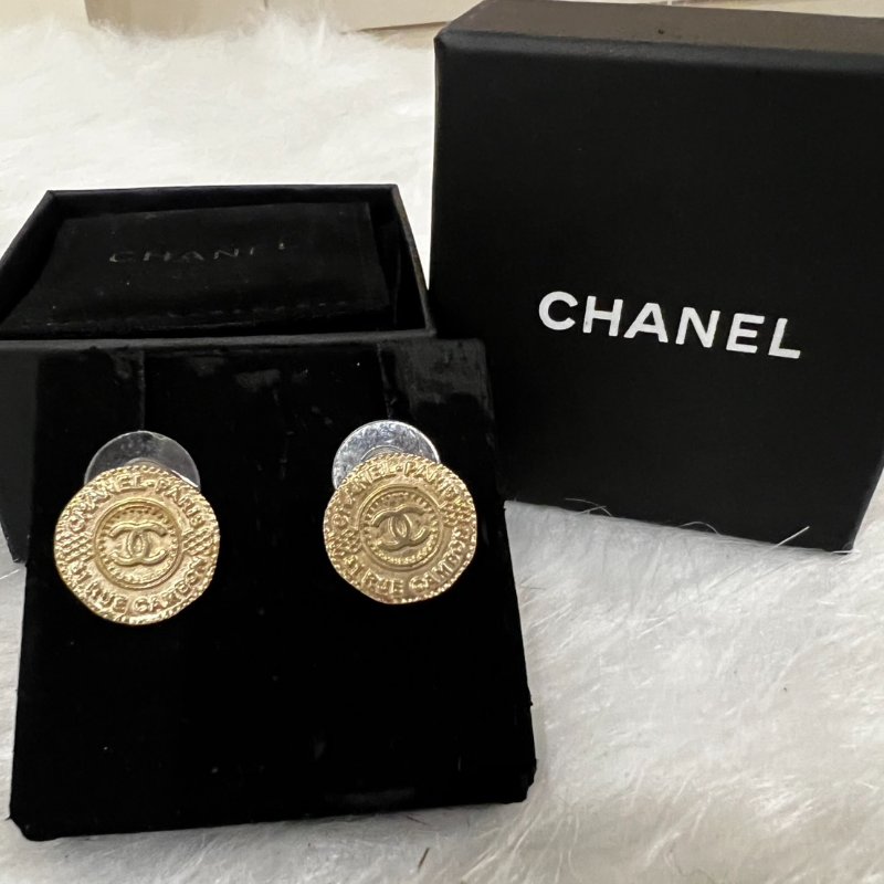 香奈兒CHANEL復古金色錢幣款針式耳環-2