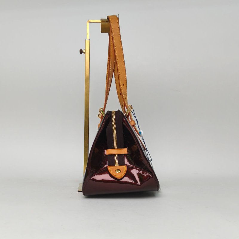 LOUIS VUITTON 車厘子紅漆皮中古三角腋下包肩背包-3