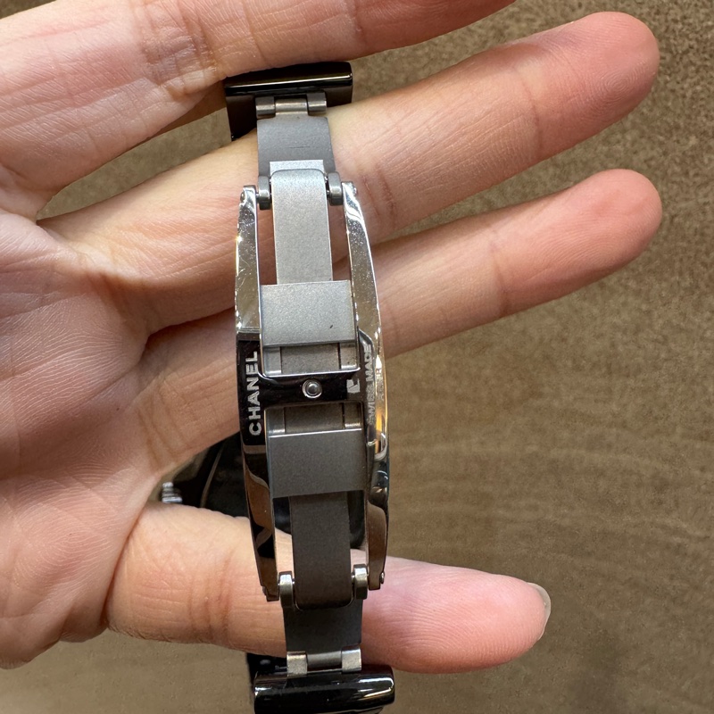 Chanel黑色陶瓷J12腕錶33mm H5695-11