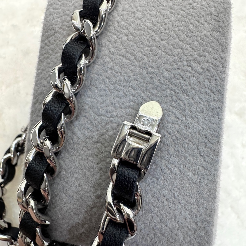 CHANEL 銀色皮穿鍊ICONIC CHAIN三圈首映錶-14