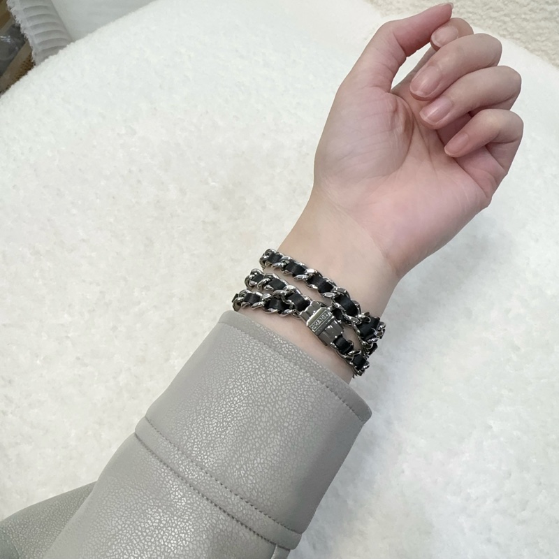 CHANEL 銀色皮穿鍊ICONIC CHAIN三圈首映錶-6