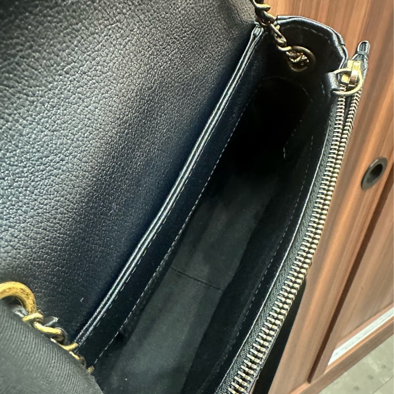 Chanel 黑牛皮霧金黑雙C下蓋CoCo Carve後拉鍊口袋手提斜背馬鞍包-6