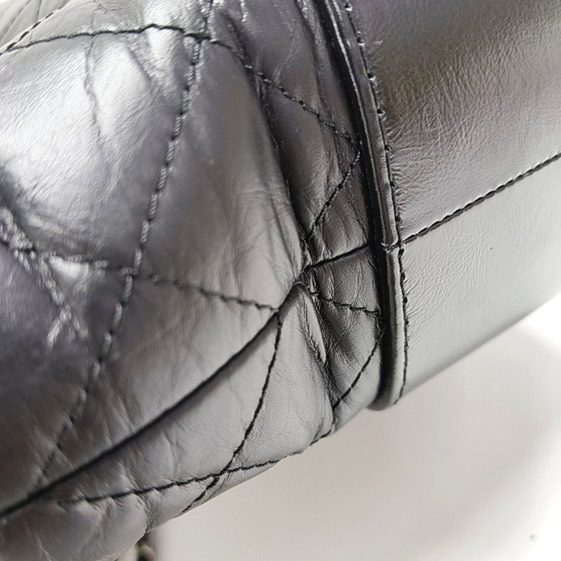 CHANEL GABRIELLE 中號 黑色牛皮菱格紋絎縫流浪包-7