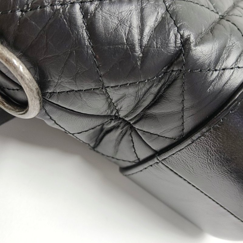 CHANEL GABRIELLE 中號 黑色牛皮菱格紋絎縫流浪包-8