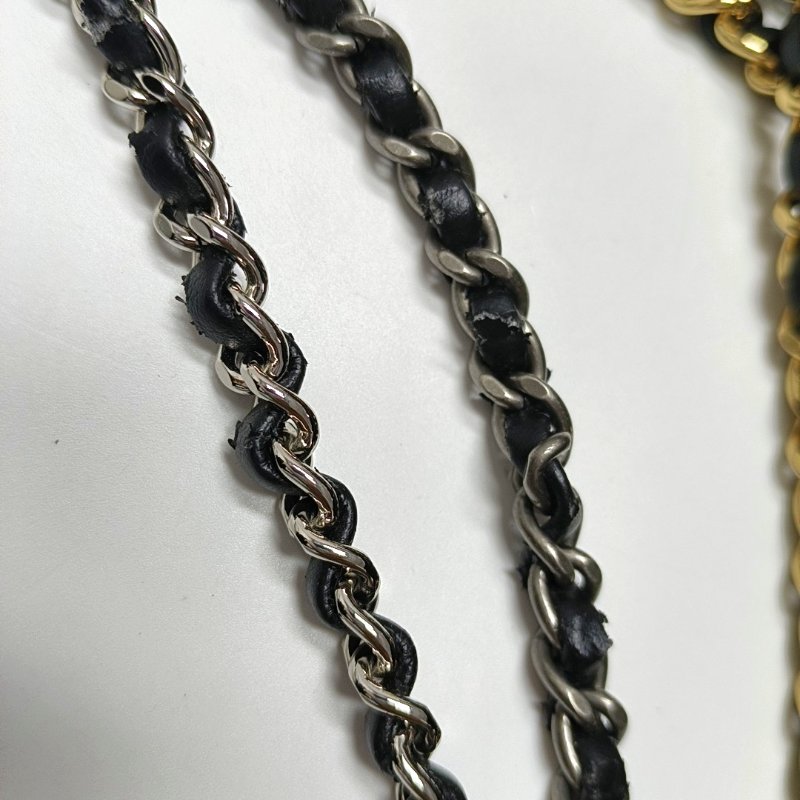 CHANEL GABRIELLE 中號 黑色牛皮菱格紋絎縫流浪包-12