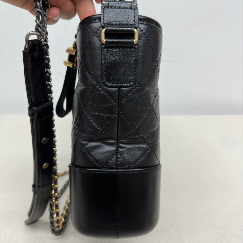 CHANEL GABRIELLE 中號 黑色金扣牛皮菱格紋-2