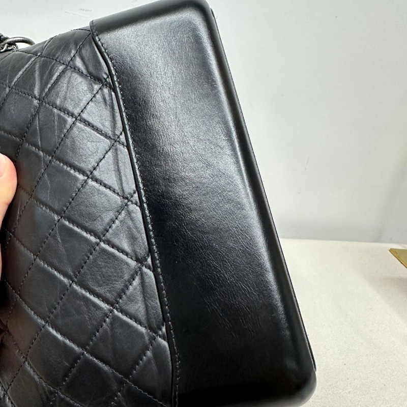 CHANEL GABRIELLE 中號 黑色金扣牛皮菱格紋-6