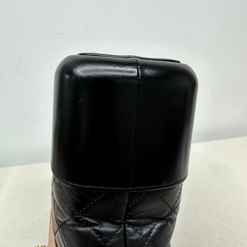 CHANEL GABRIELLE 中號 黑色金扣牛皮菱格紋-8