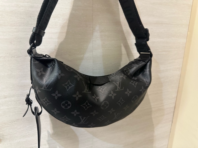 LV 黑灰原花黑釦Hamac PM斜背彎月包M47158-0
