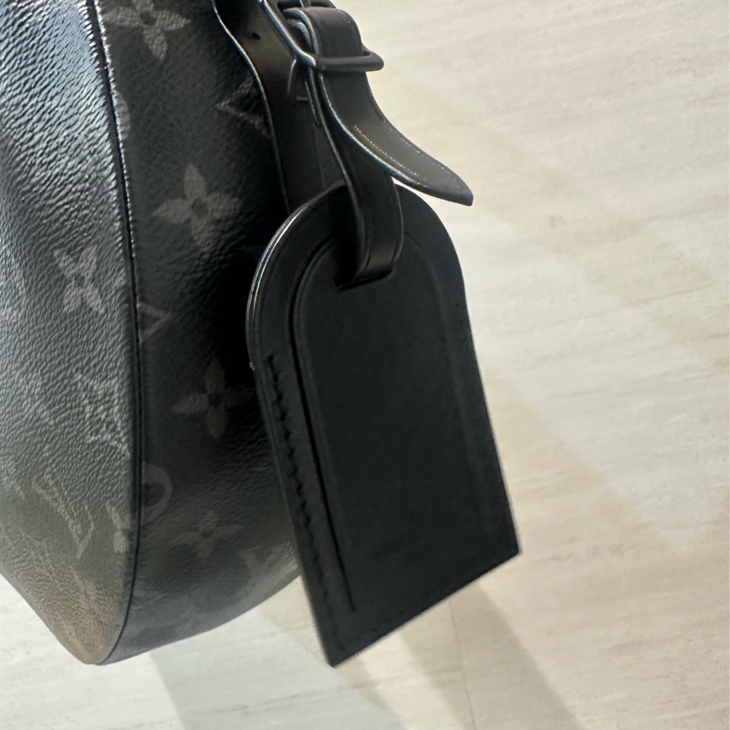 LV 黑灰原花黑釦Hamac PM斜背彎月包M47158-5